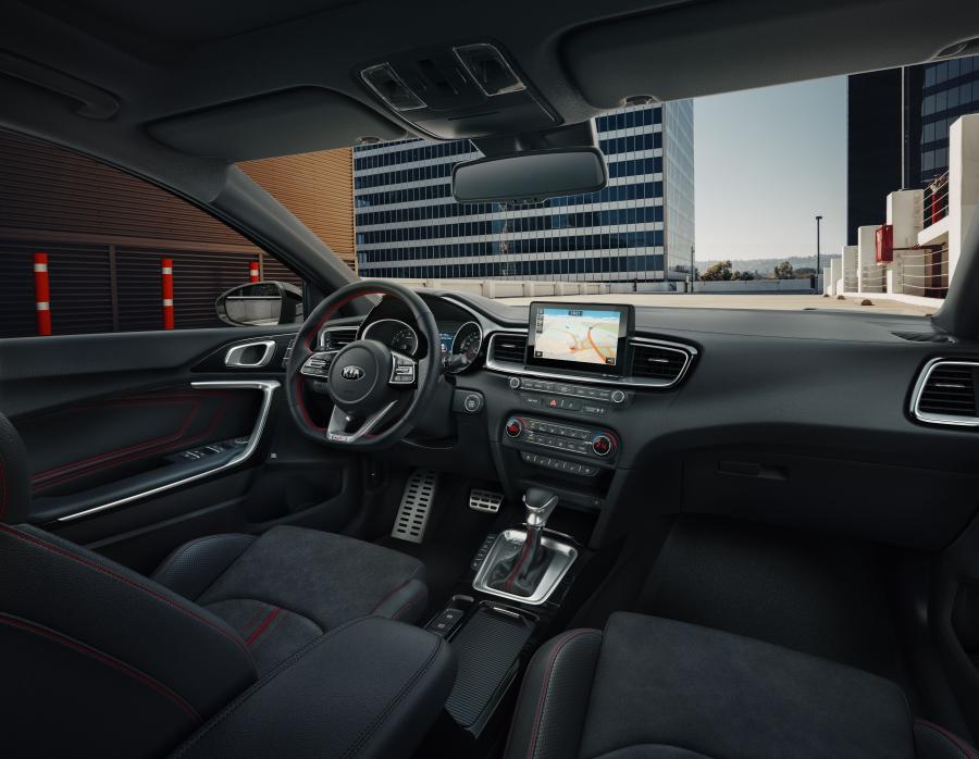 Торпедо Kia Ceed GT 2018 года  (WW) (фото 24 из 51)